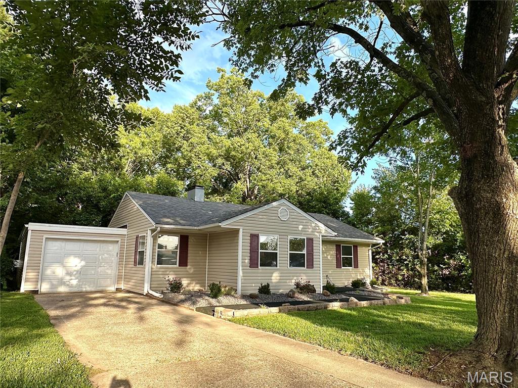 image of 608 Devonshire Dr, Belleville, IL 62226 | MLS# MIS26046487