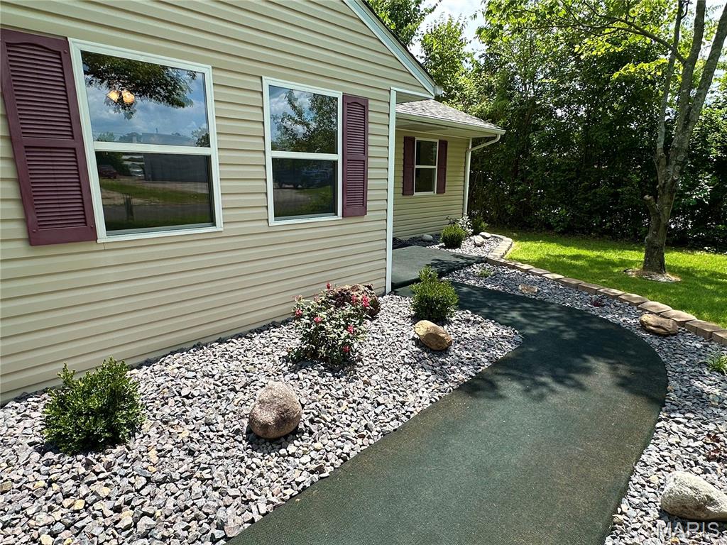 image of 608 Devonshire Dr, Belleville, IL 62226 | MLS# MIS26046487