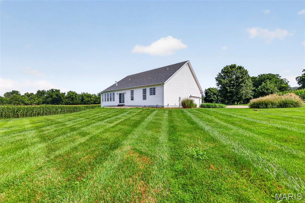 Homes for sale in Columbia, IL | 1136 Hoffman Estates Dr, Columbia, IL 62236 | MLS# MIS26046523