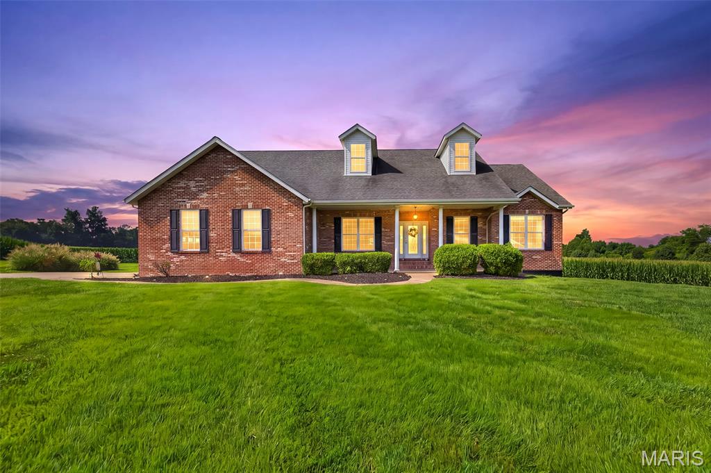 Homes for sale in Columbia, IL | 1136 Hoffman Estates Dr, Columbia, IL 62236 | MLS# MIS26046523