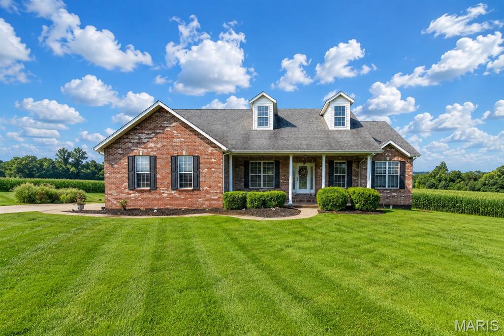 Homes for sale in Columbia, IL | 1136 Hoffman Estates Dr, Columbia, IL 62236 | MLS# MIS26046523