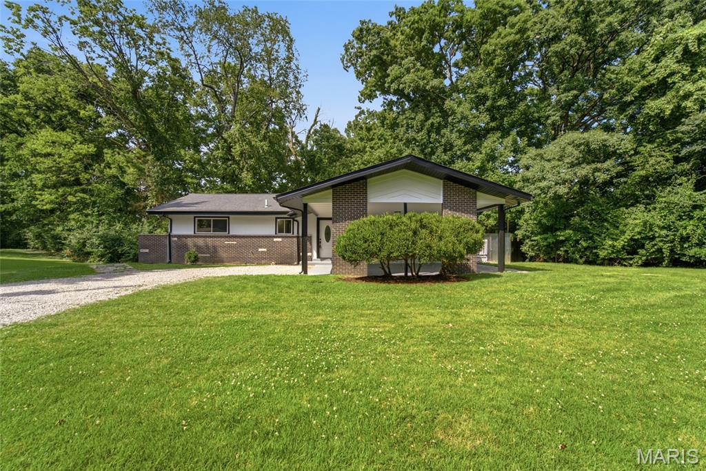 image of 330 Hillwood Dr, Belleville, IL 62223 | MLS# MIS26046530