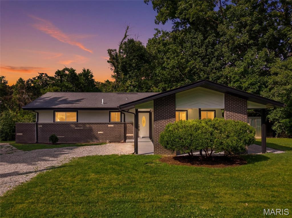 2nd image of 330 Hillwood Dr, Belleville, IL 62223 | MLS# MIS26046530