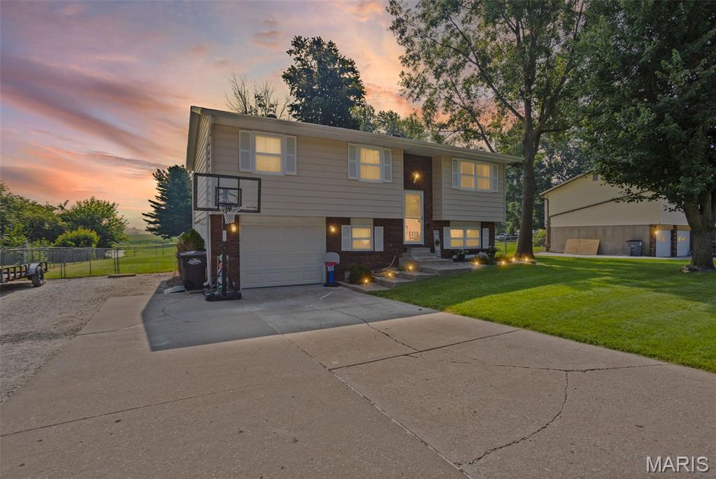 Homes for sale in Jerseyville, IL | 23296 Glenda Ave, Jerseyville, IL 62052 | MLS# MIS26046591