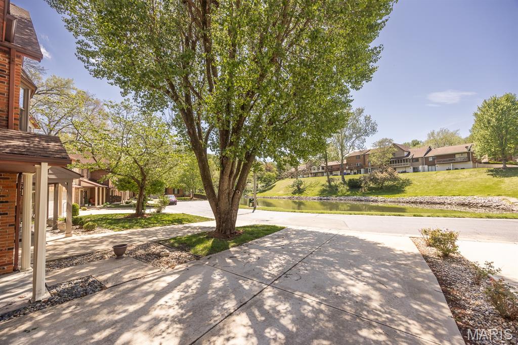 Homes for sale in Collinsville, IL | 306 Northoak Dr, Collinsville, IL 62234 | MLS# MIS26046642
