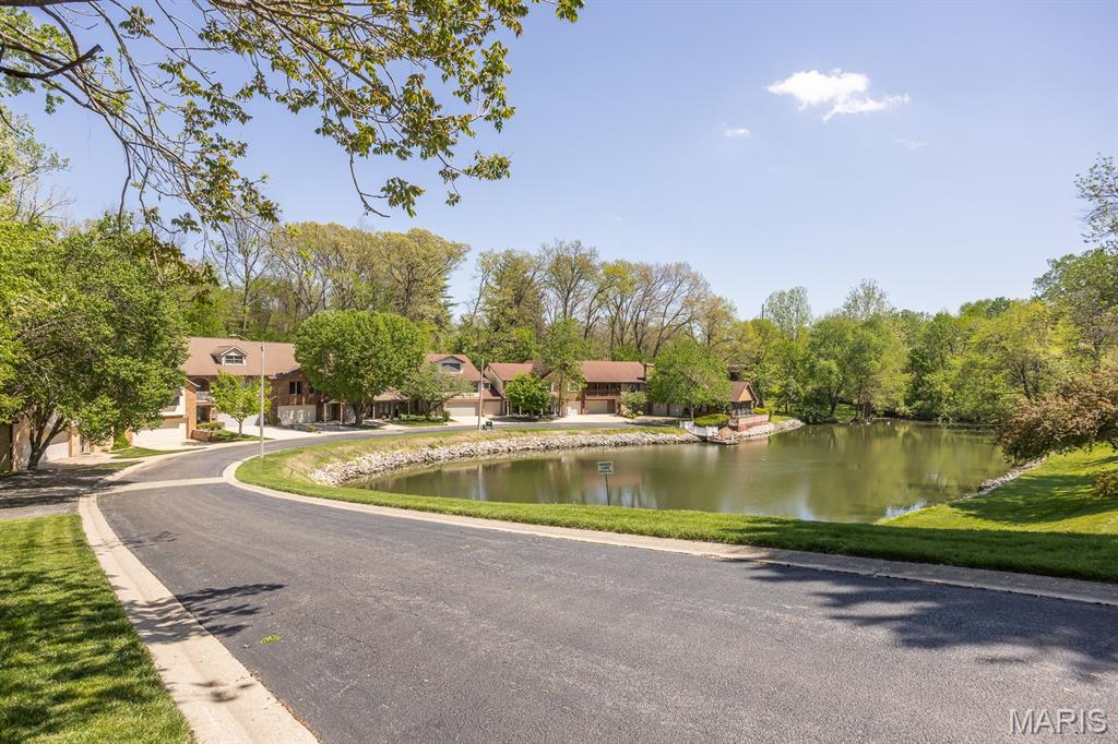 Homes for sale in Collinsville, IL | 306 Northoak Dr, Collinsville, IL 62234 | MLS# MIS26046642