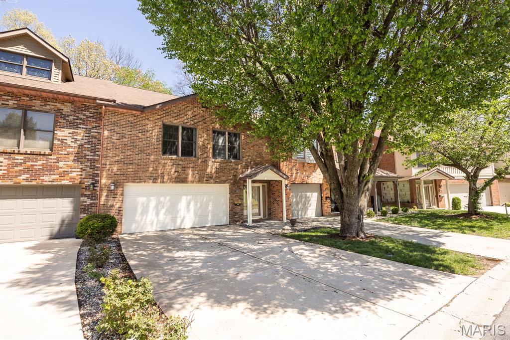Homes for sale in Collinsville, IL | 306 Northoak Dr, Collinsville, IL 62234 | MLS# MIS26046642