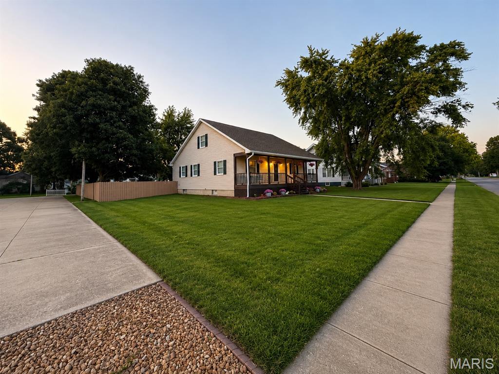 Homes for sale in Gillespie, IL | 105 E Elm St, Gillespie, IL 62033 | MLS# MIS26046659
