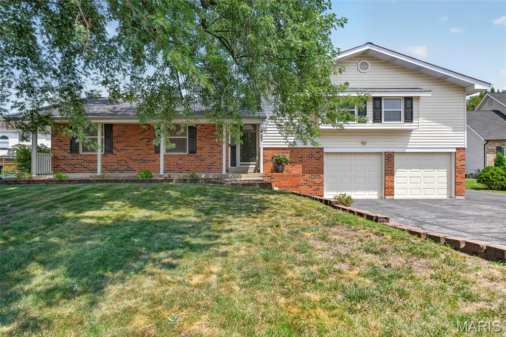 2nd image of 423 Ancestry Dr, St Peters, MO 63376 | MLS# MIS26046728