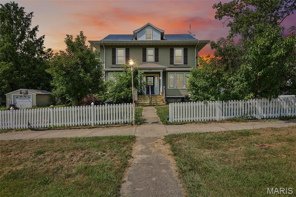 Homes for sale in Hillsboro, IL | 615 W Tremont St, Hillsboro, IL 62049 | MLS# MIS26046755