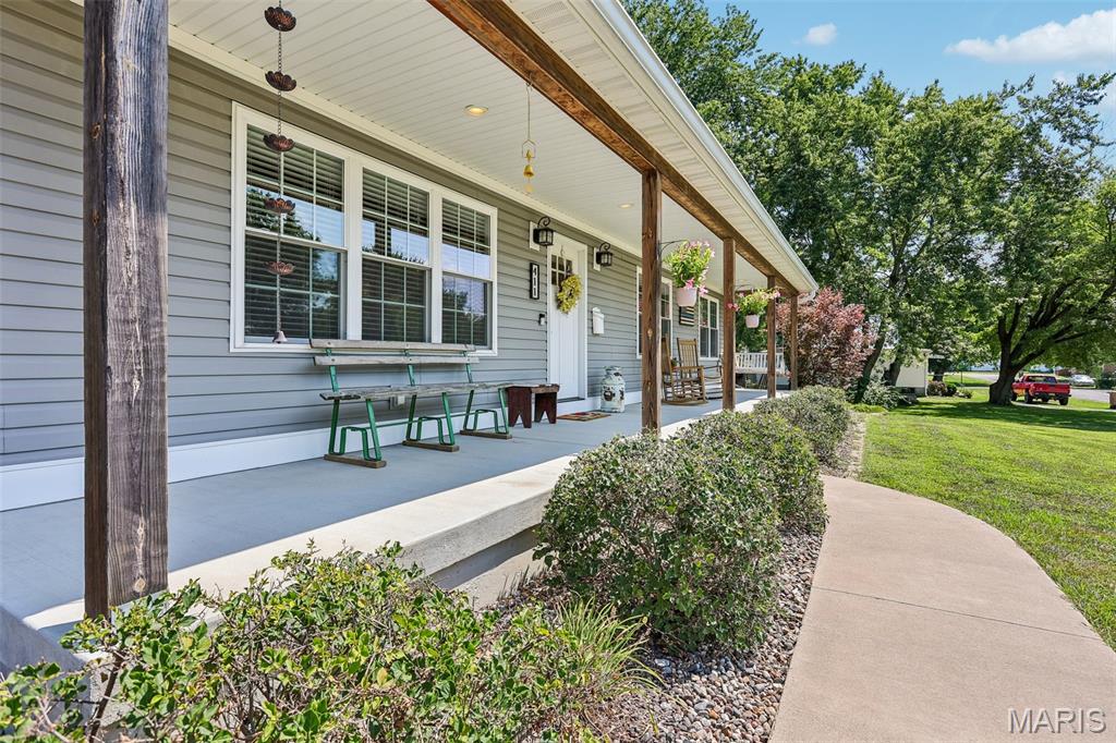Homes for sale in Gillespie, IL | 411 W Burton St, Gillespie, IL 62033 | MLS# MIS26046756