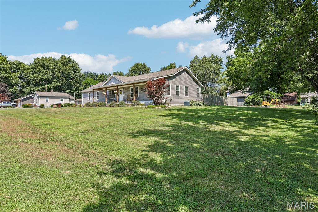 Homes for sale in Gillespie, IL | 411 W Burton St, Gillespie, IL 62033 | MLS# MIS26046756