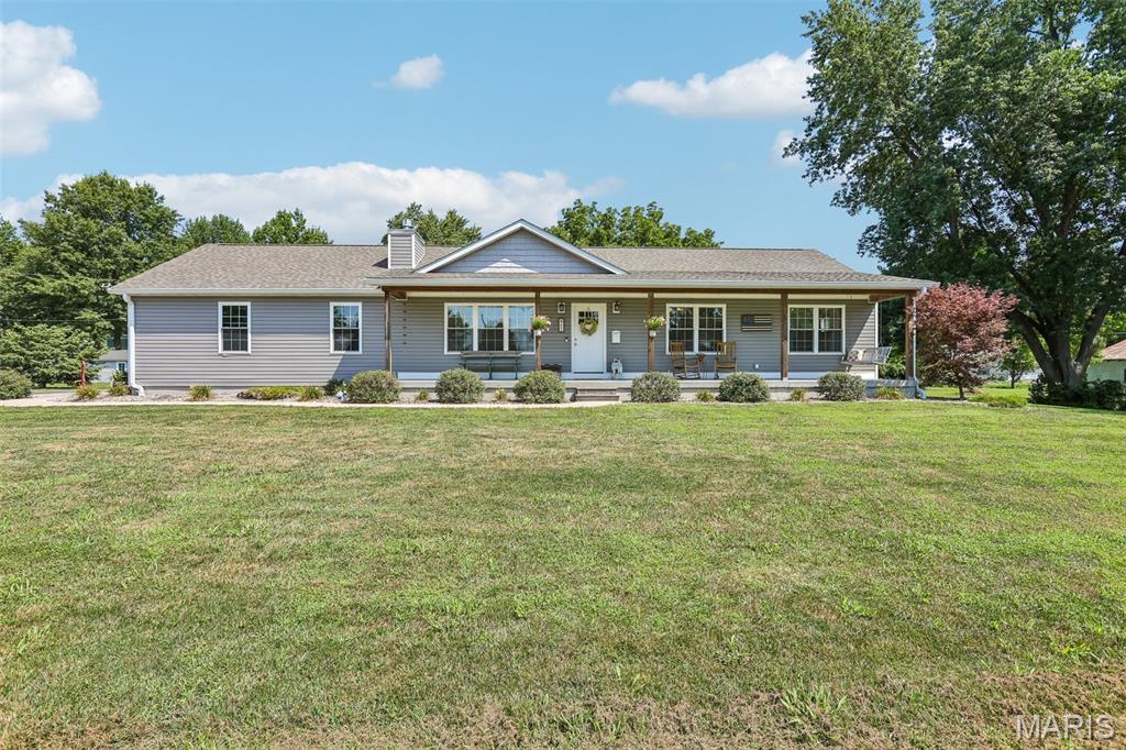 Homes for sale in Gillespie, IL | 411 W Burton St, Gillespie, IL 62033 | MLS# MIS26046756
