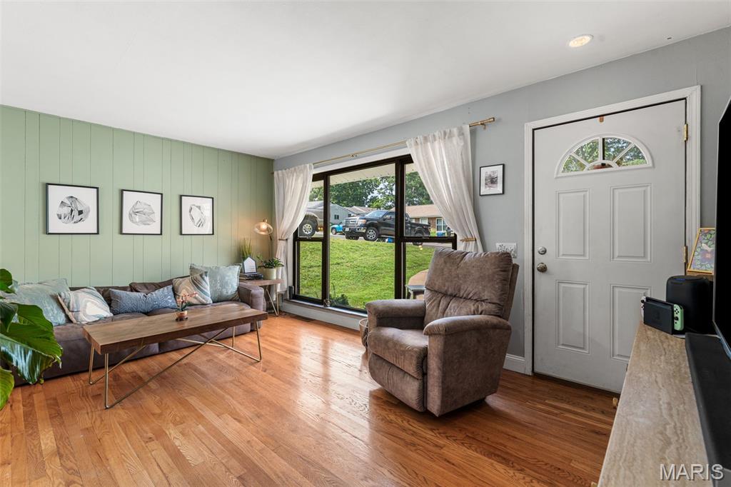 4th image of 7210 Shellburne Dr, Affton, MO 63123 | MLS# MIS26046778