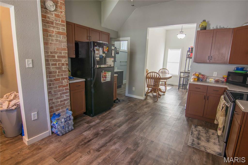 2nd image of 619 W Randolph St, Vandalia, IL 62471 | MLS# MIS26046784