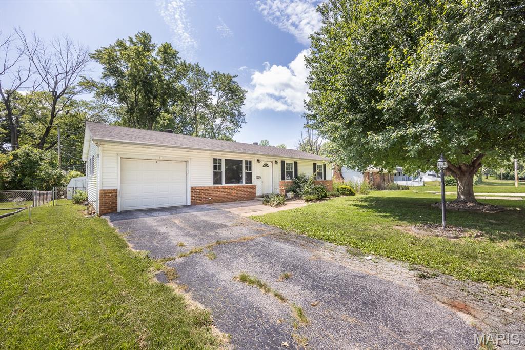 3rd image of 1308 Veile Dr, Belleville, IL 62220 | MLS# MIS26046799