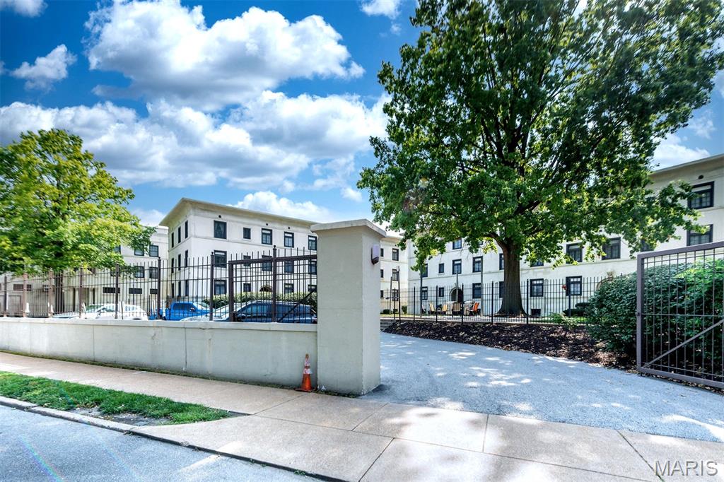 1st image of 607 Westgate Ave #E, Saint Louis, MO 63130 | MLS# MIS26046800