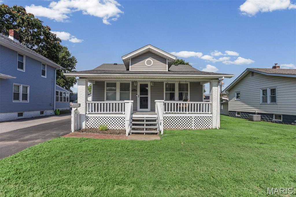 Homes for sale in Wood River, IL | 644 N 1st St, Wood River, IL 62095 | MLS# MIS26046814
