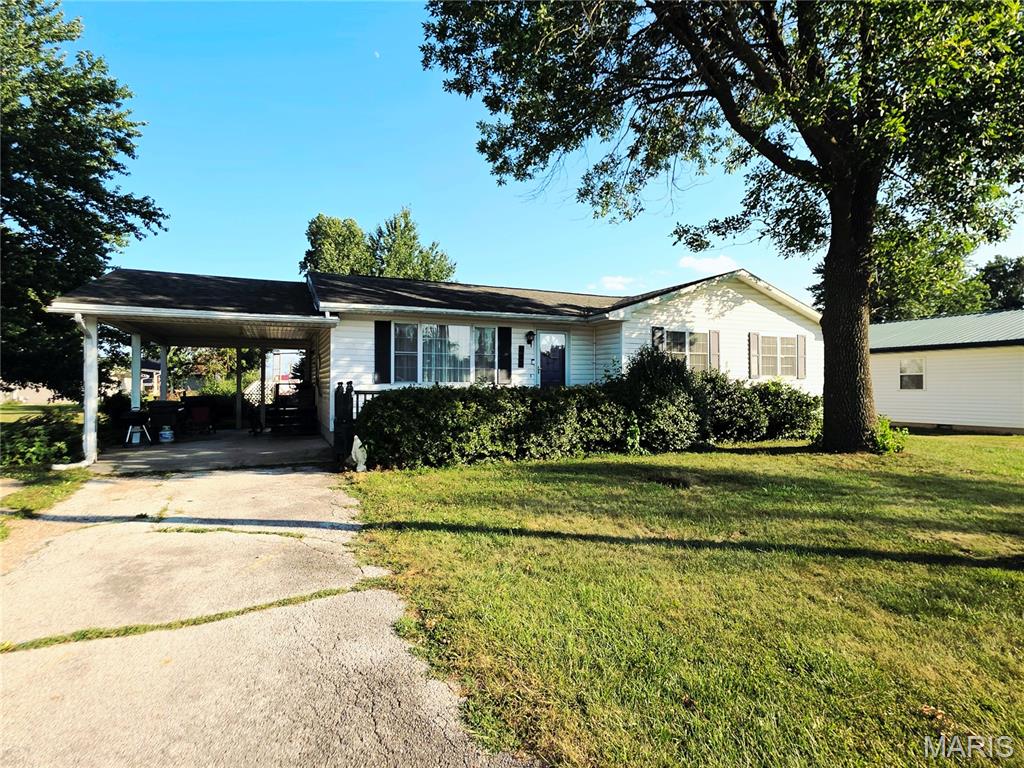 Homes for sale in Laddonia, MO | 605 E 7th St, Laddonia, MO 63352 | MLS# MIS26046817