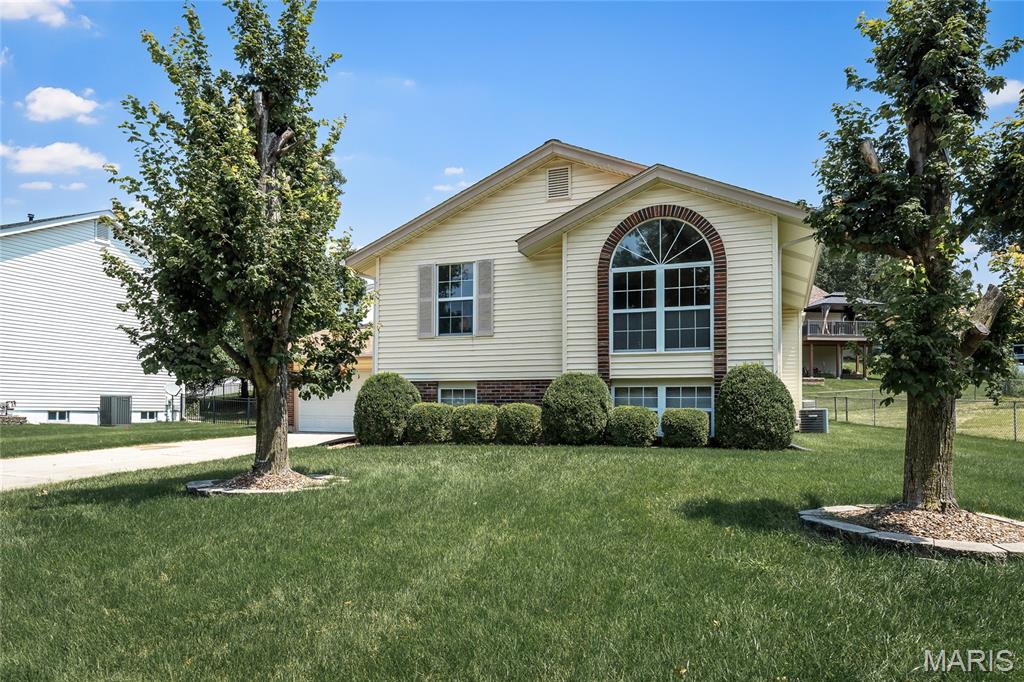 3rd image of 2912 Hameln Dr, St Charles, MO 63301 | MLS# MIS26046818