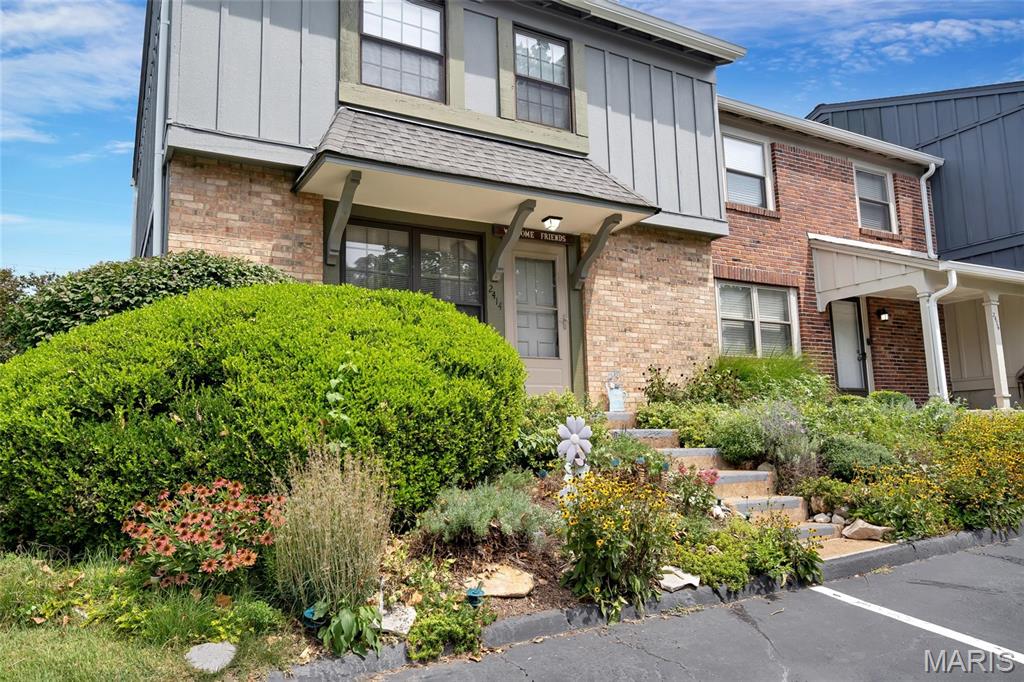 2nd image of 2414 Hiddencrest Ln, Ballwin, MO 63021