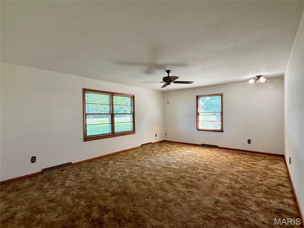 4th image of 576 E 2700 Ave, Ramsey, IL 62080 | MLS# MIS26046860