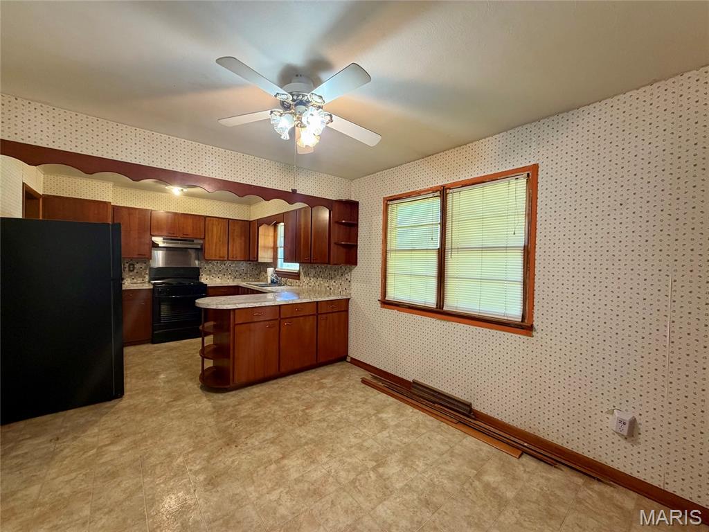 3rd image of 576 E 2700 Ave, Ramsey, IL 62080 | MLS# MIS26046860