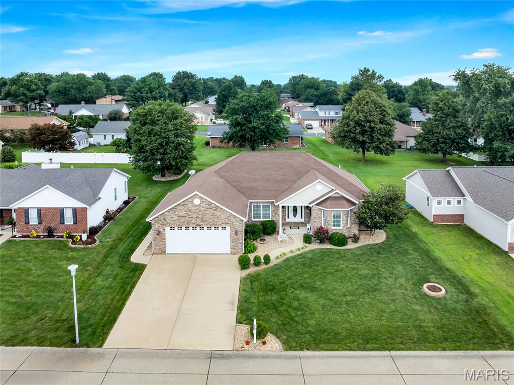 Homes for sale in Waterloo, IL | 401 Briarcliff Dr, Waterloo, IL 62298 | MLS# MIS26046872