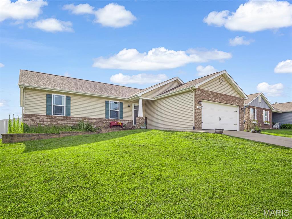 Homes for sale in Waterloo, IL | 1225 Sherwood Ln, Waterloo, IL 62298 | MLS# MIS26046880