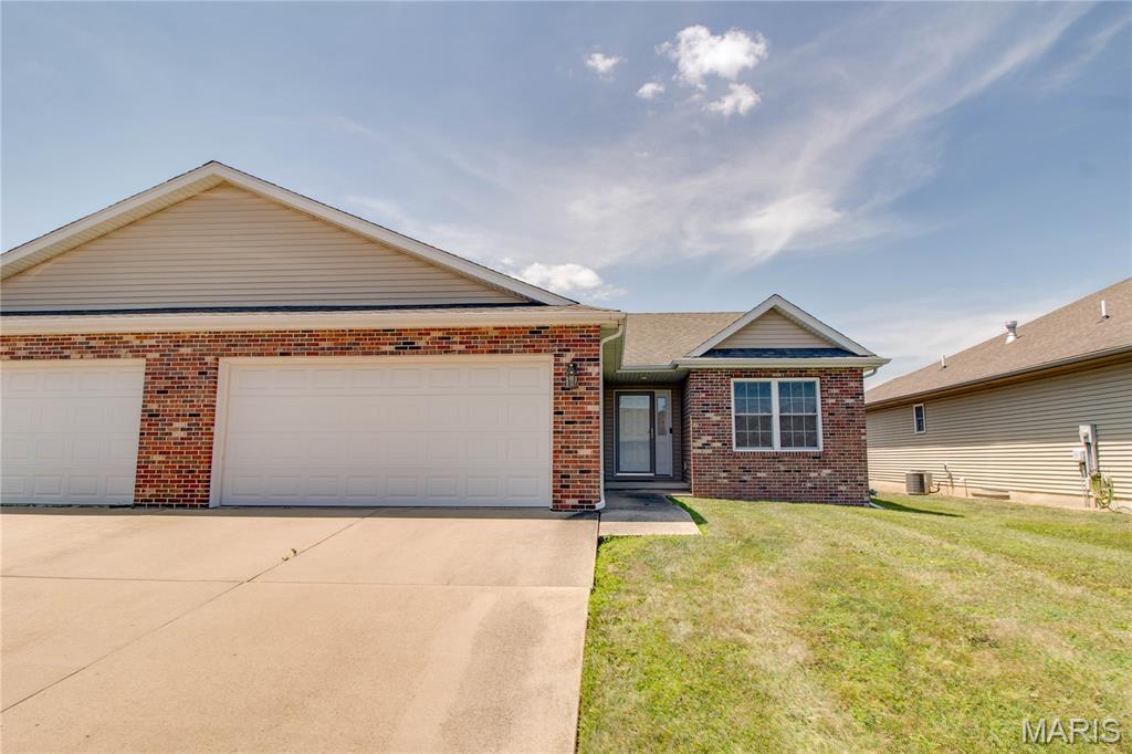 Homes for sale in Springfield, IL | 2909 Sandy Ln, Springfield, IL 62711 | MLS# MIS26046909