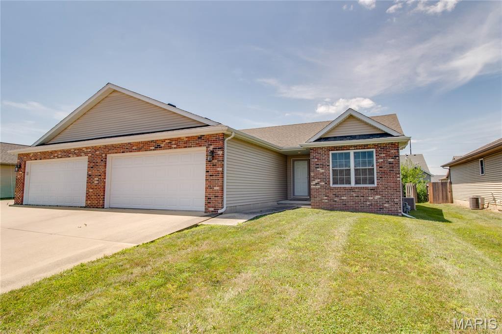 Homes for sale in Springfield, IL | 2909 Sandy Ln, Springfield, IL 62711 | MLS# MIS26046909