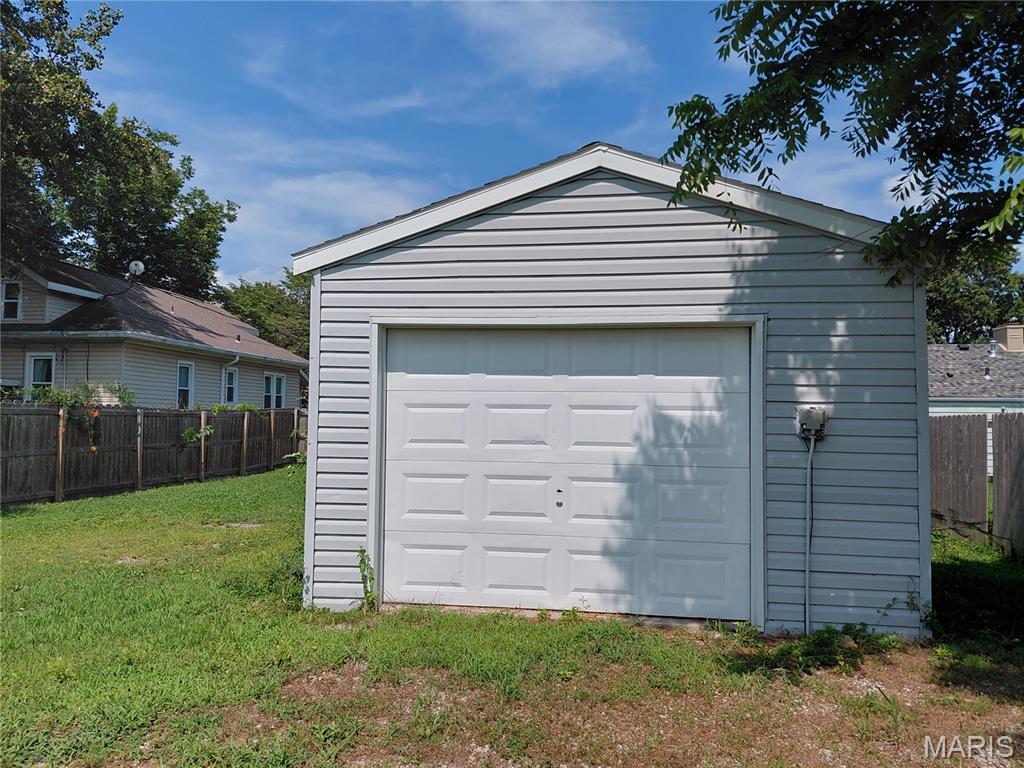 27th image of 29 N Michigan Ave, Belleville, IL 62221 | MLS# MIS26047026