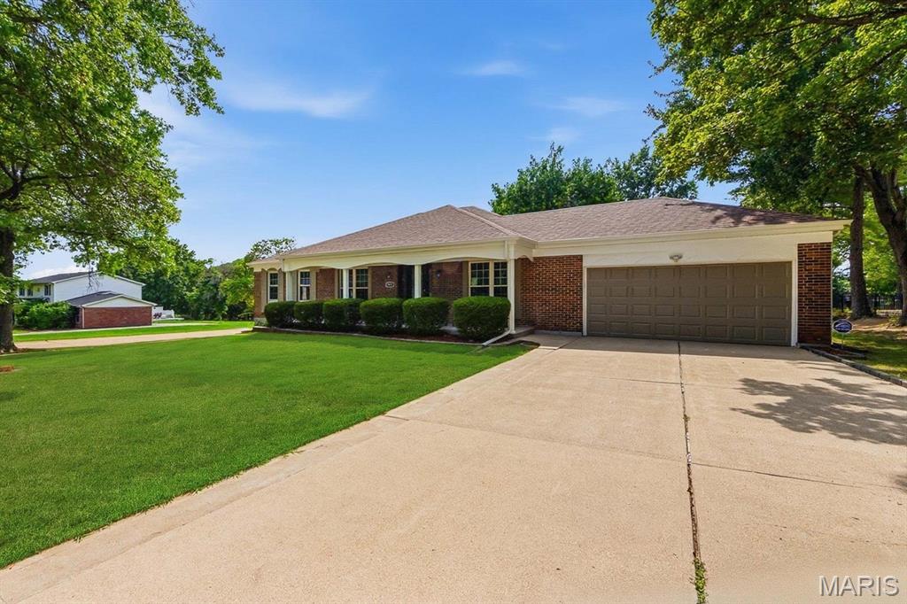 2nd image of 541 Princeway Ct, Manchester, MO 63011 | MLS# MIS26047119