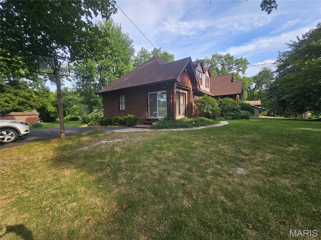 Homes for sale in East Alton, IL | 220 S 9Th St, East Alton, IL 62024 | MLS# MIS26047165