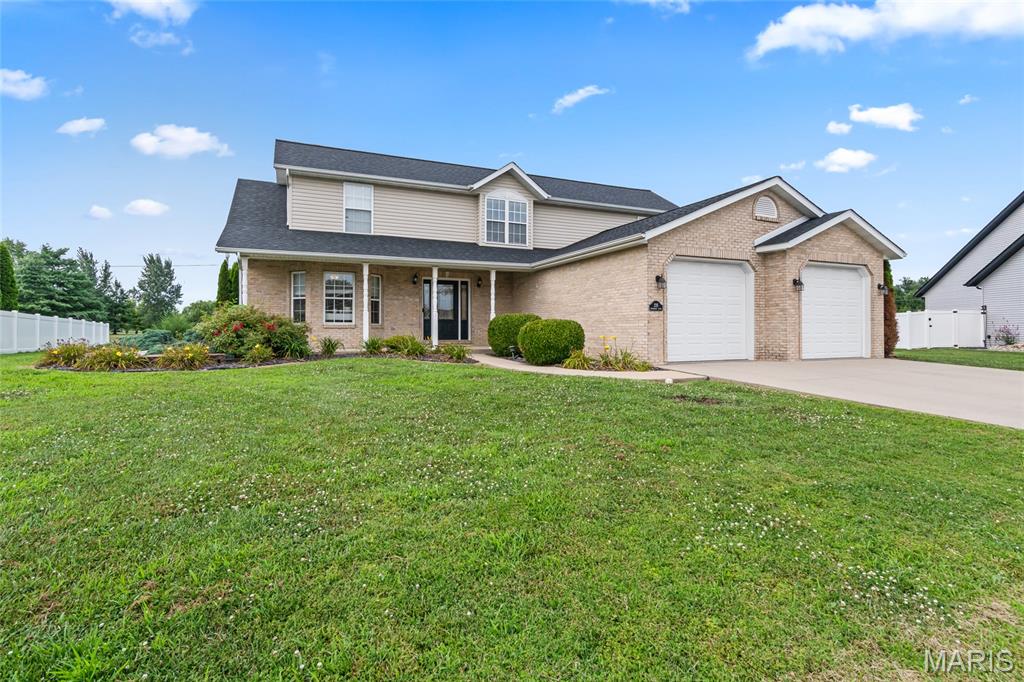 Homes for sale in Highland, IL | 235 Baneberry Dr, Highland, IL 62249 | MLS# MIS26047204