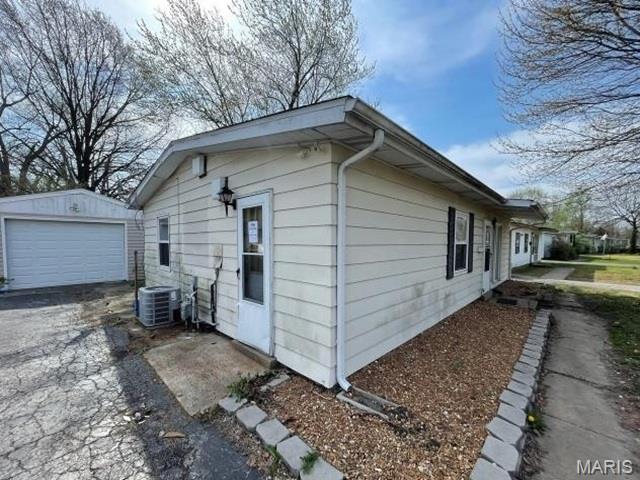 4th image of 128 Saint Thomas Ln, East Saint Louis, IL 62206 | MLS# MIS26047268