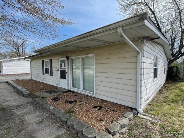 3rd image of 128 Saint Thomas Ln, East Saint Louis, IL 62206 | MLS# MIS26047268