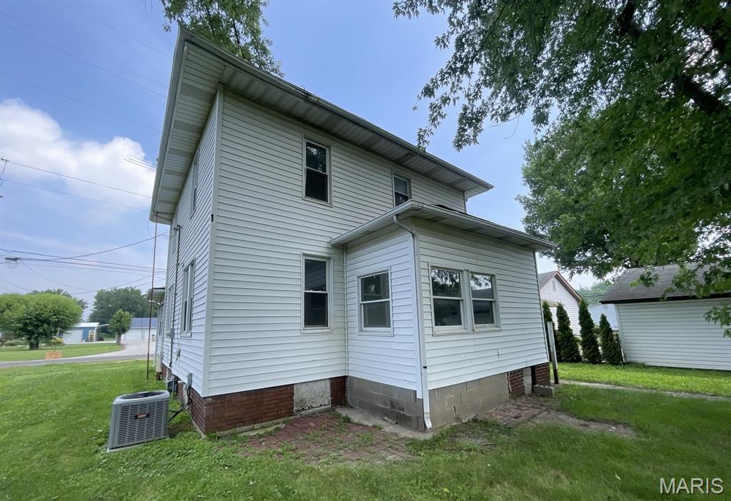 Homes for sale in Gillespie, IL | 504 E Walnut St, Gillespie, IL 62033 | MLS# MIS26047275