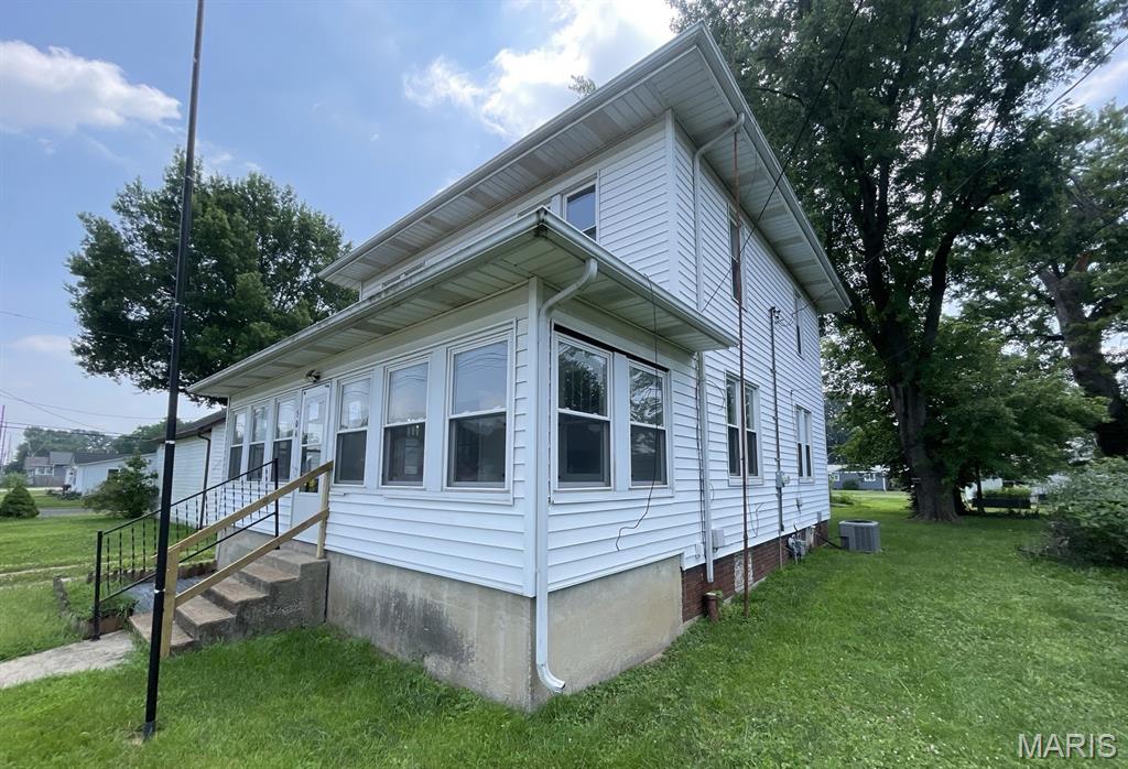Homes for sale in Gillespie, IL | 504 E Walnut St, Gillespie, IL 62033 | MLS# MIS26047275