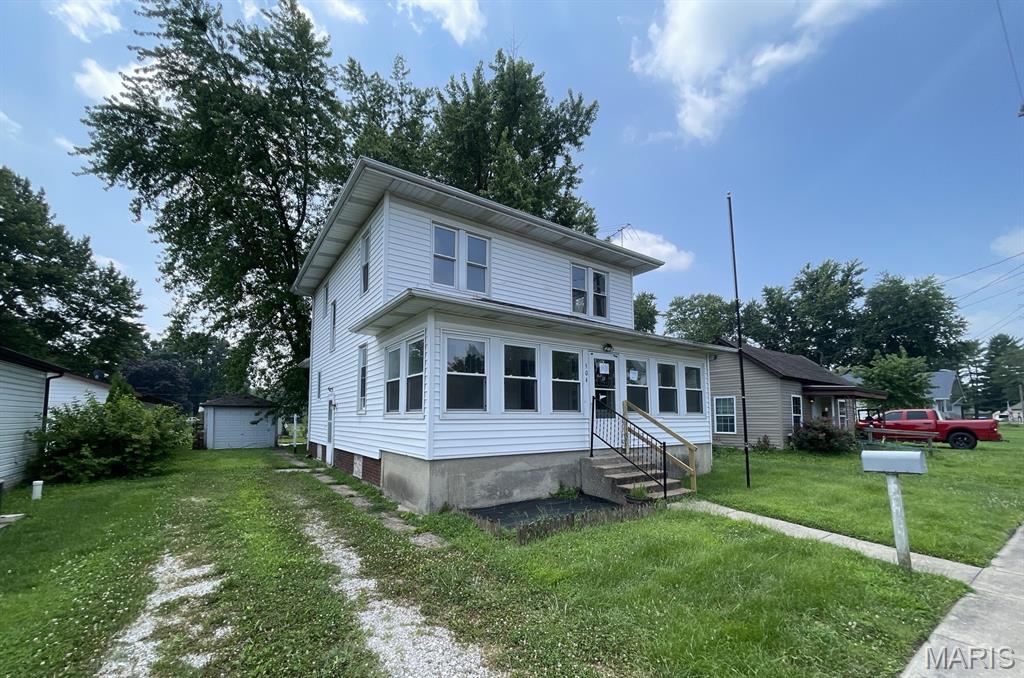 Homes for sale in Gillespie, IL | 504 E Walnut St, Gillespie, IL 62033 | MLS# MIS26047275