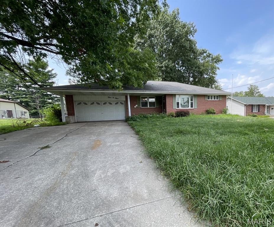 Homes for sale in Jerseyville, IL | 303 W Hickory St, Jerseyville, IL 62052 | MLS# MIS26047288