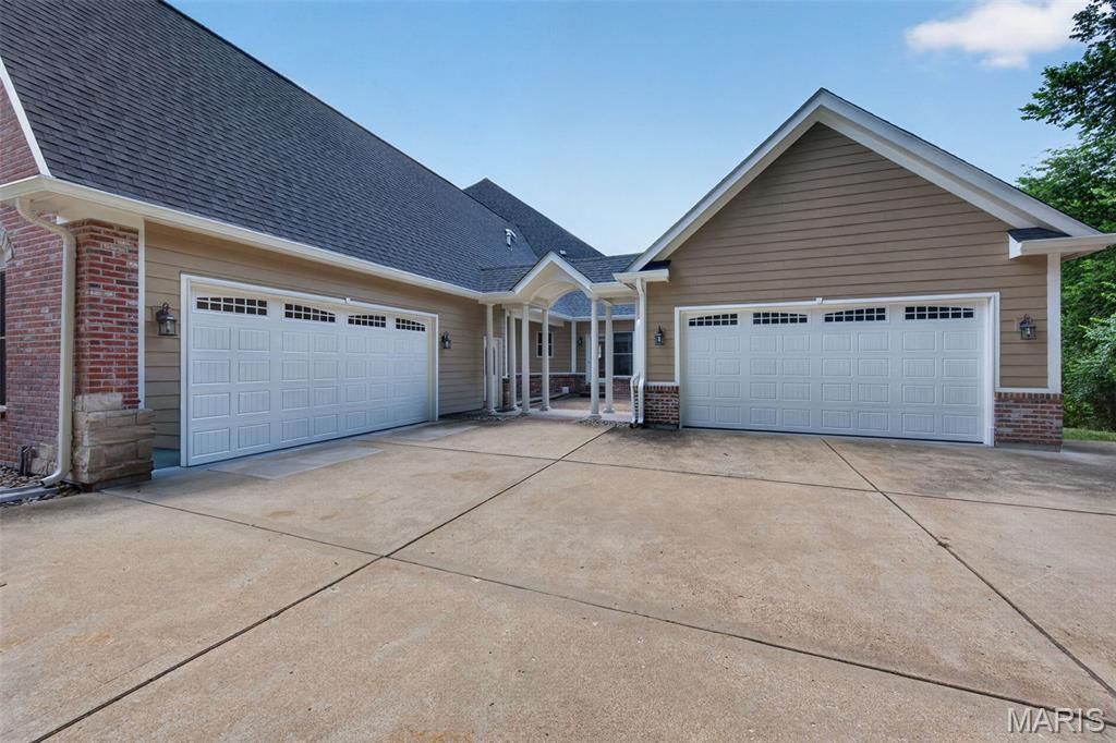 4th image of 5 Kehrs Mill Glen Ct, Chesterfield, MO 63005 | MLS# MIS26047312