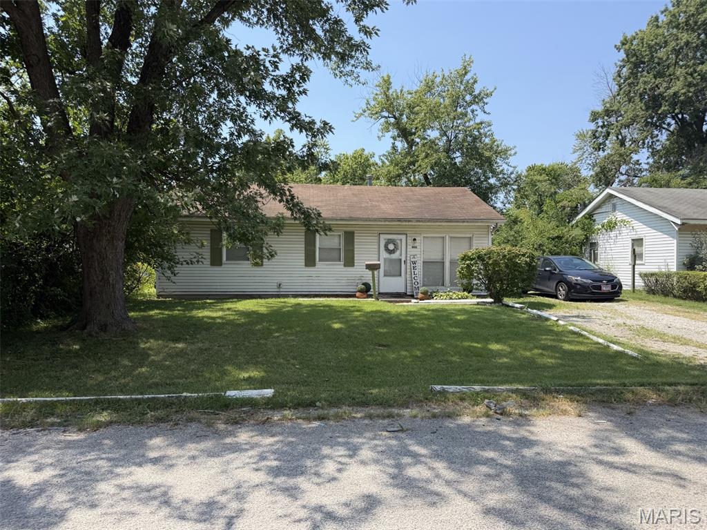 1st image of 806 E 5th St, East Saint Louis, IL 62206 | MLS# MIS26047340