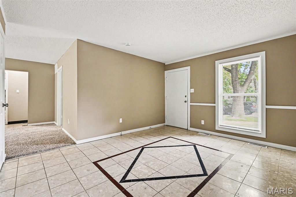 2nd image of 6692 Lesli Mari Ct, Florissant, MO 63033 | MLS# MIS26047442