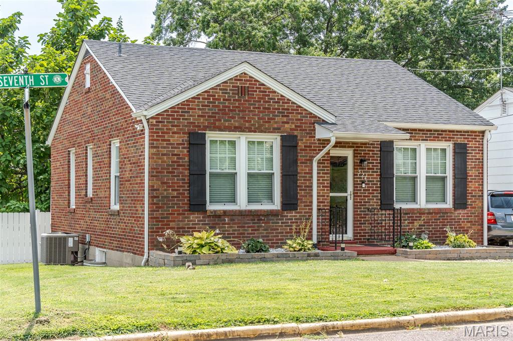 2nd image of 524 E 7th St, Washington, MO 63090 | MLS# MIS26047500