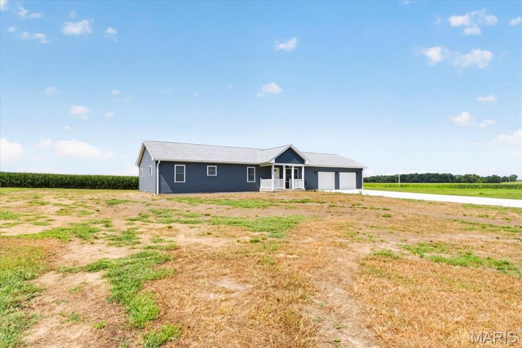 Homes for sale in Jerseyville, IL | 28500 Old Fidelity Rd, Jerseyville, IL 62052 | MLS# MIS26047551
