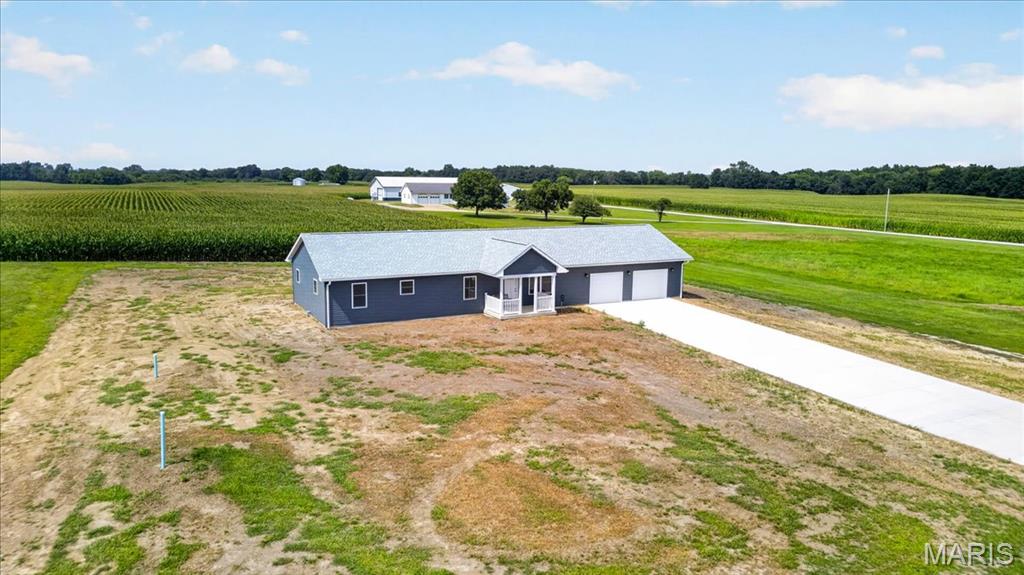 Homes for sale in Jerseyville, IL | 28500 Old Fidelity Rd, Jerseyville, IL 62052 | MLS# MIS26047551