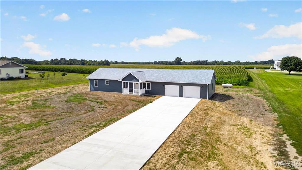Homes for sale in Jerseyville, IL | 28500 Old Fidelity Rd, Jerseyville, IL 62052 | MLS# MIS26047551