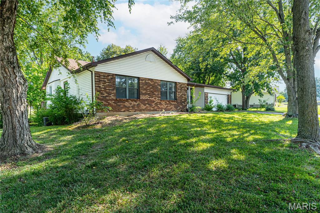 2nd image of 13 Ashbrook Dr, Saint Peters, MO 63376 | MLS# MIS26047574