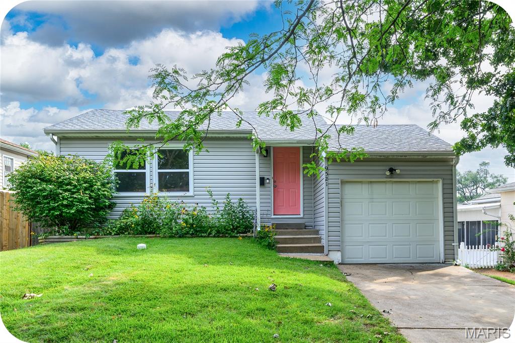 1st image of 9521 Cloverhurst Dr, St Louis, MO 63123 | MLS# MIS26047598
